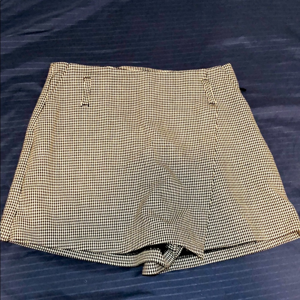 ZARA Mini Skort (XS) with side zipper!!